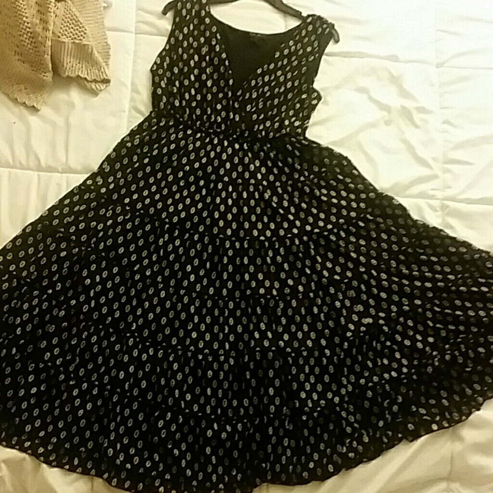 Casual black & white pullover dress